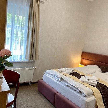 Park Hotel Dobrodzien Extérieur photo