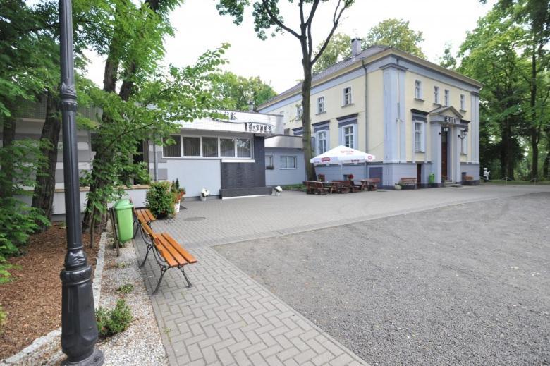 Park Hotel Dobrodzien Extérieur photo