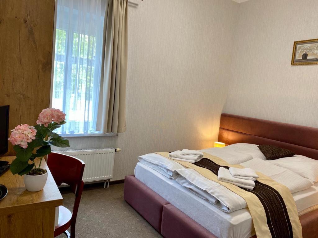 Park Hotel Dobrodzien Extérieur photo