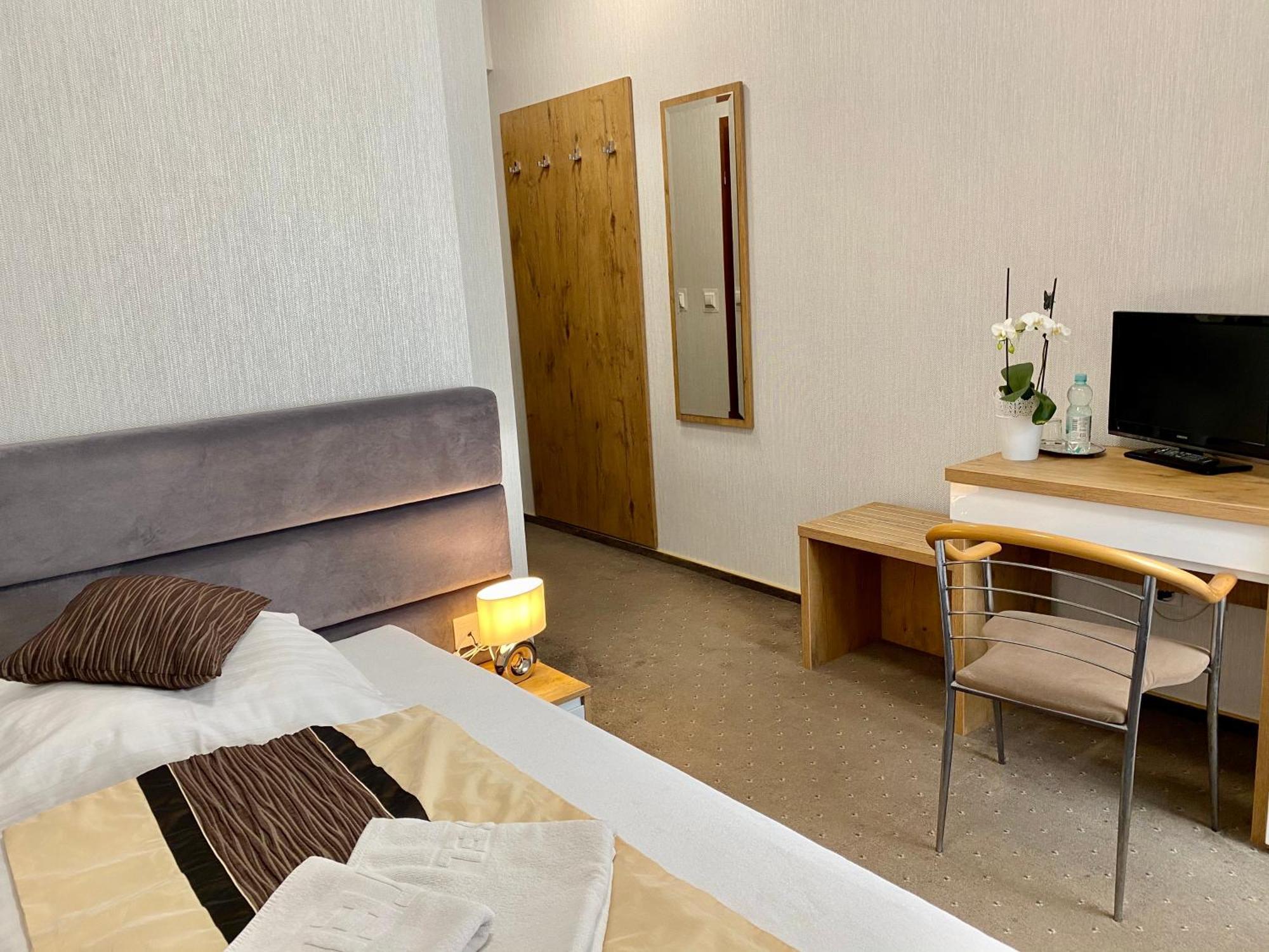 Park Hotel Dobrodzien Extérieur photo